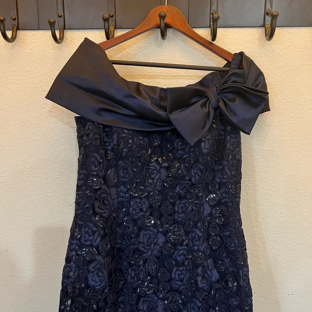 Teri Jon Rickie freeman Beautiful dress navy with the bow and lace - Picture 4 of 10